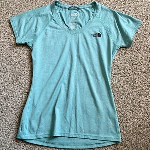 The North Face Women’s Reaxion Amp V-Neck T-Shirt Size XS – Blue